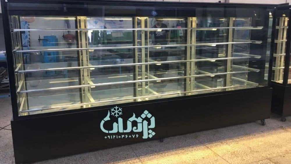 یخچال و فریزر ایستاده و مکعبی